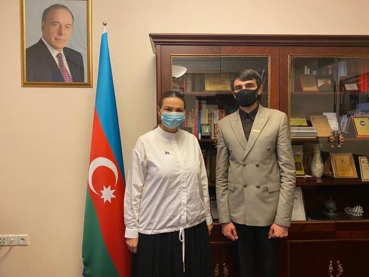 Millət Vəkili gənc rəssamla görüşdü