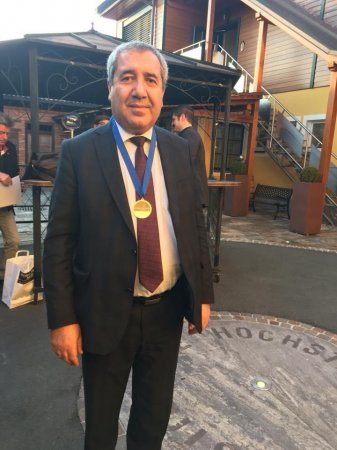 Öyünürəm öyünməyə haqqım var