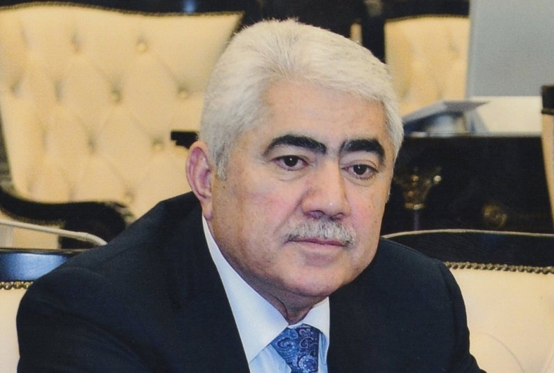 Deputatın anasının məzarından 2500 manatlıq çələng oğurlandı