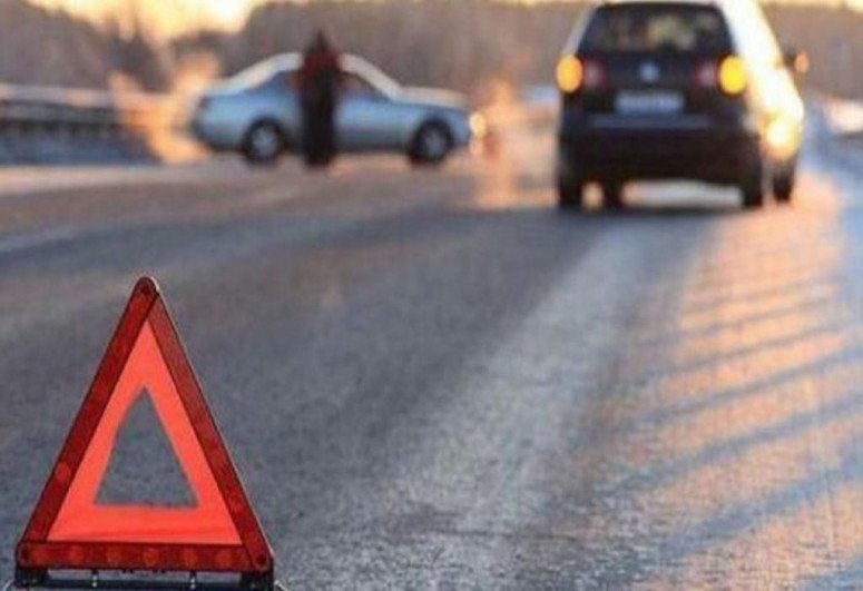 İsmayıllıda avtomobil ağaca çırpılıb, sürücü ölüb