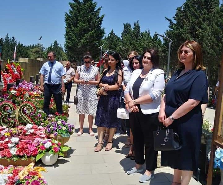 TİBB  İŞÇİLƏRİNİN PEŞƏ BAYRAMI MÜNASİBƏTİ İLƏ       TEBRIKLER.