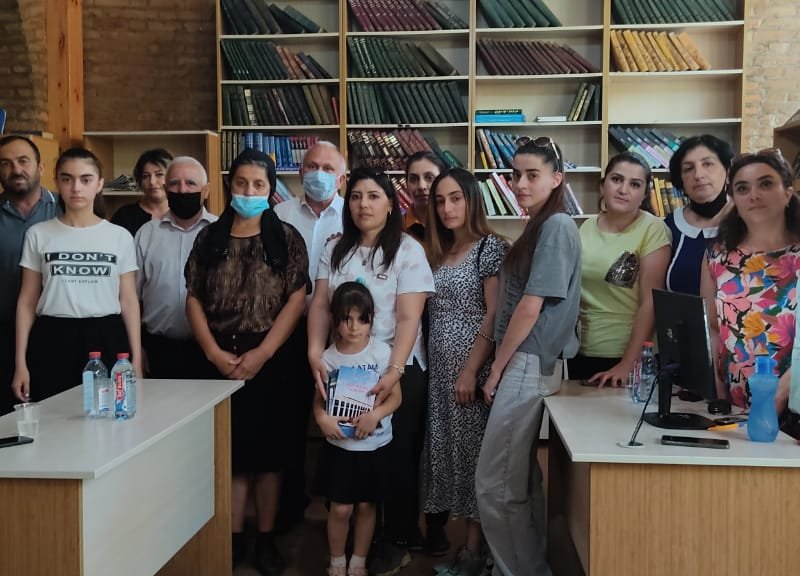 Esmira Günəş Şəkidə şəhid ailəlləri ilə görüşüb, şəhidlər haqqında kitabılarına təqdimat keçirdi
