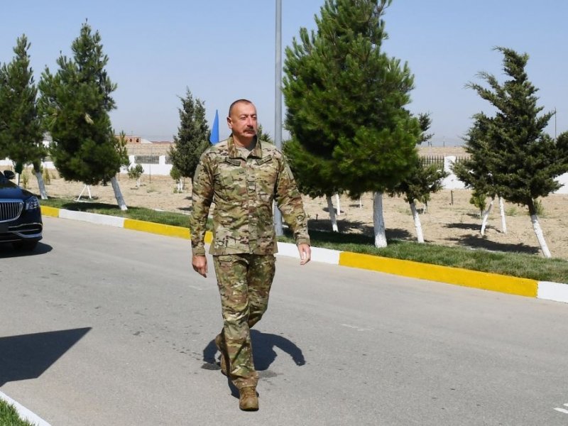 Ali Baş Komandan yeni hərbi şəhərciyin AÇILIŞINDA