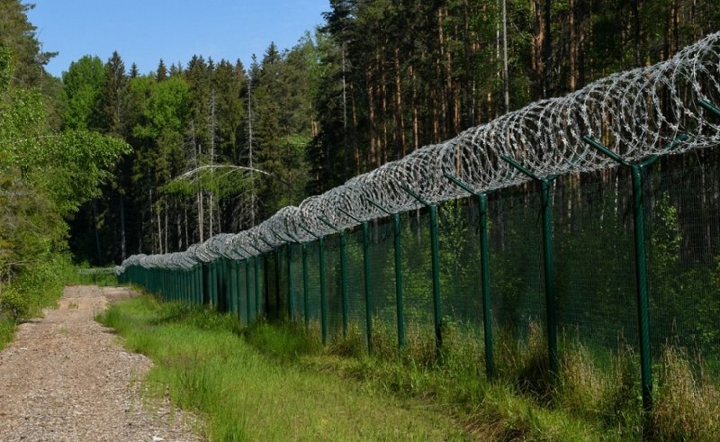 Latviya Belarusla sərhəddə fövqəladə rejim müddətini uzatdı