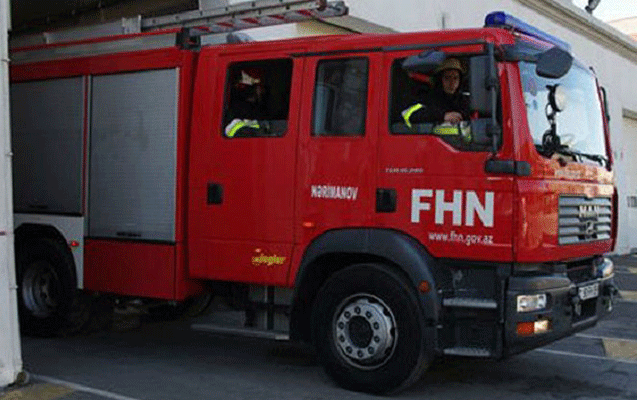 Bakıda yaşayış binasında yanğın❗