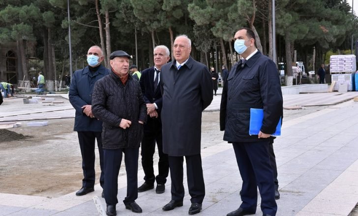 Zakir Fərəcov Sumqayıtın Şəhidlər xiyabanında aparılan təmir-bərpa işləri ilə tanış oldu