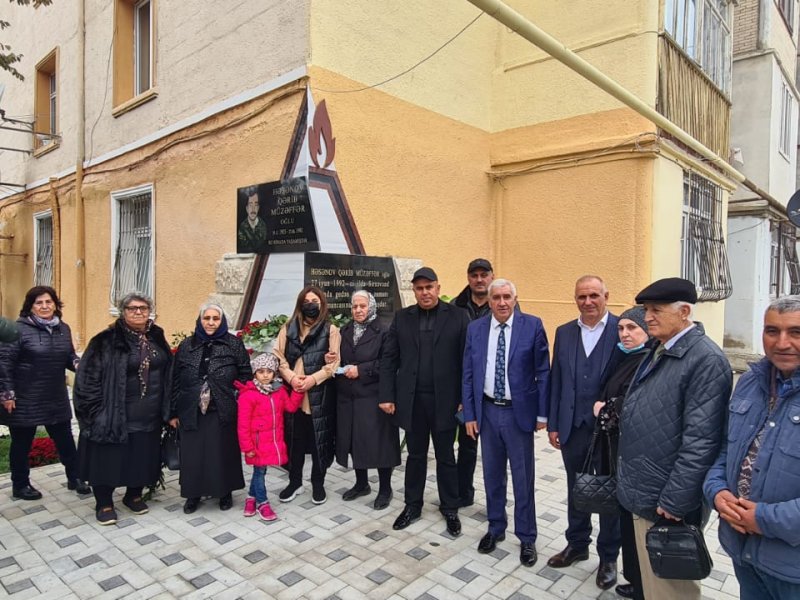 Sumqayıtda şəhid Qərib Həsənovun xatirə lövhəsinin açılışı olub.