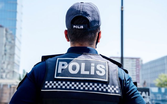 Şəmkirdə polis xidməti silahla özünü yaraladı.