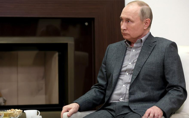 Putin üçüncü doza vaksin vurdurdu.