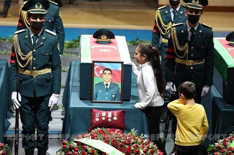 Şəhidlərlə vidanın ən təsirli anları… - Fotolar