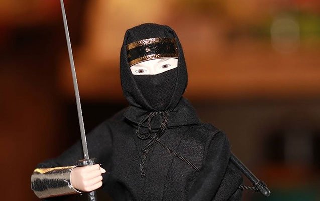 Fransada ninja paltarlı şəxs polislərə hücum etdi - Yaralılar var
