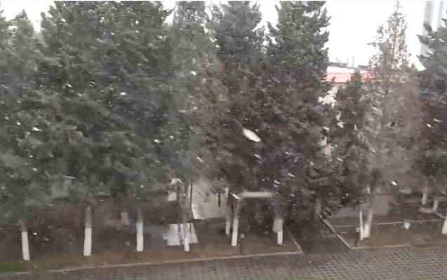 Bakıya qar yağır - Video