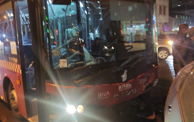 Bakıda sərnişin avtobusu ilə maşın toqquşdu - Sürücü yaralandı