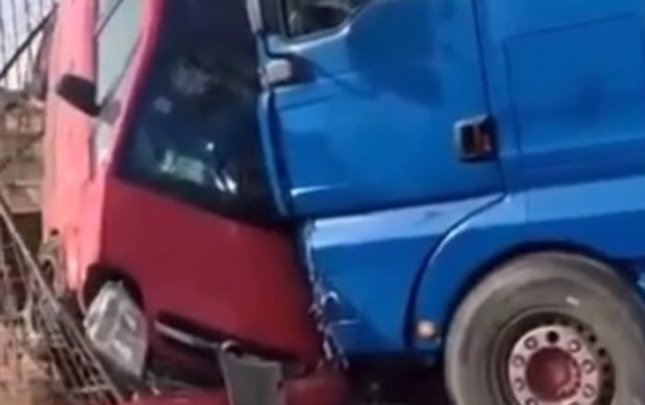 Abşeronda TIR-la “Opel” toqquşdu - Video