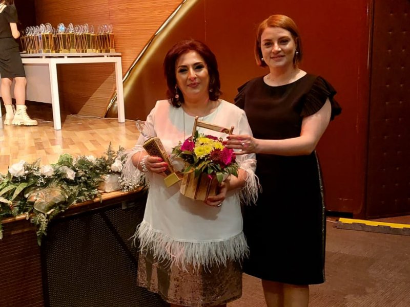 Uluslararası Barış Elçisi Vətən mənə oğul desə,nə dərdim?! Mamır olub qayasında bitərdim.     M.Araz