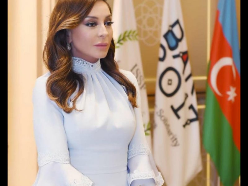 Azərbaycan xanımının güclü və humanist siması.