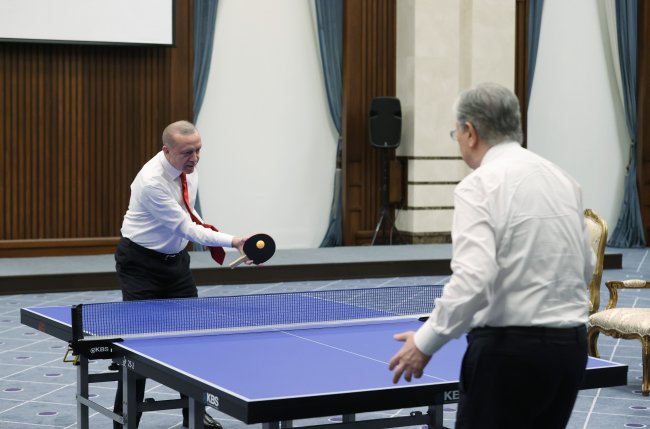 Ərdoğan Tokayevlə stolüstü tennis oynadı - Fotolar