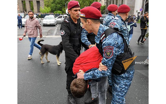Ermənistanda aksiyalara görə 12 cinayət işi açıldı