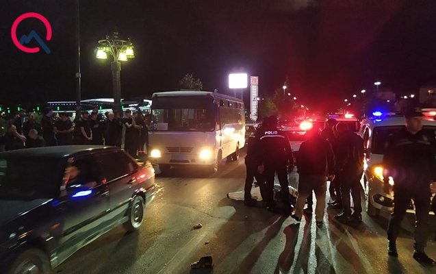Maşın yolu keçmək istəyən kişini vurub öldürdü