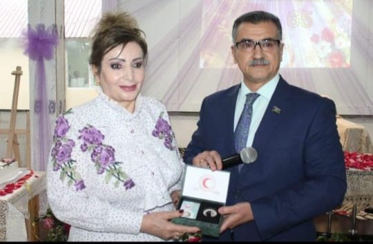 Səsinin sehriylə ucalan xanəndəmiz...