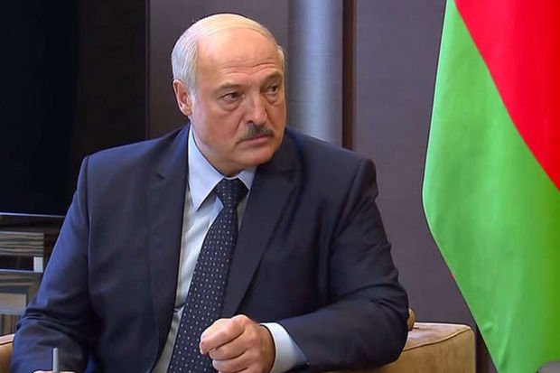 Lukaşenkonun oğlu məzun günü kostyumu ilə diqqət çəkdi – FOTO