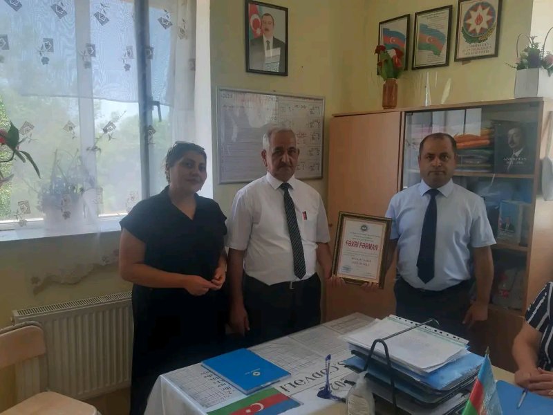 Şabran Rayon Təhsil Sektoru tərəfindən Aygünlü tam orta məktəbin direktoru Musayev Zakir müəllimi 65 yaş münasibətilə təbrik ediblər.