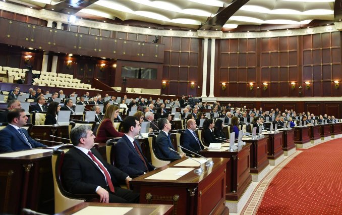 Deputatlara verilən bəzi pul təminatları ləğv edildi