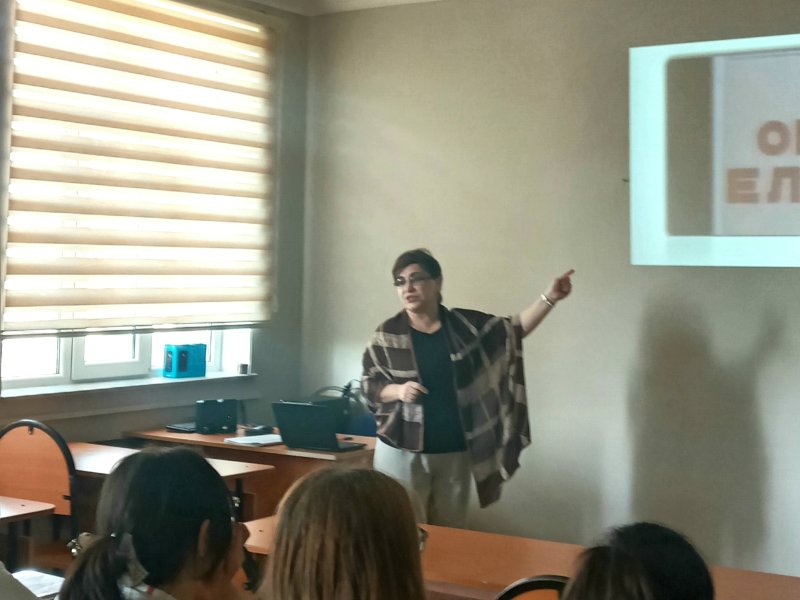 Fil.ü.f.d.dosent, Xatirə xanım Yusifovanın təqdimatında...