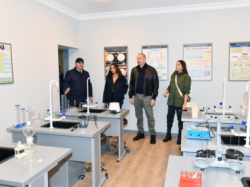 İlham Əliyev və Mehriban Əliyeva Suqovuşan qəsəbə tam orta məktəbində yaradılan şəraitlə tanış olublar - FOTO