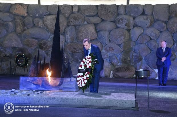 Azərbaycanın XİN rəhbəri Holokost Memorial Kompleksini ziyarət edib - FOTO