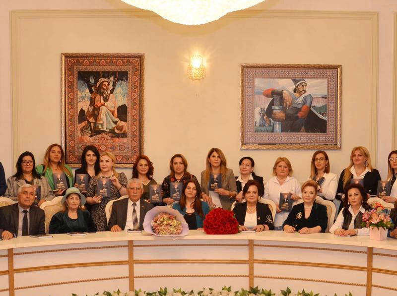 Ümummilli lider Heydər Əliyevin 100 illiyinə həsr edilmiş "100 ilin İmzası "kitabının təqdimat mərasimi olub.