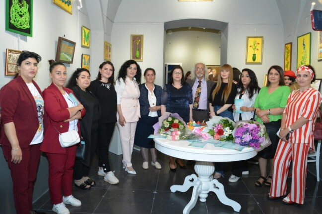 Ahmet Naim Pir, xanımı foto rəssam Mehriban Zeynalovanın Ulu Öndər Heydər Əliyevin 100 illik yubileyinə həsr olunmuş “Bir Millət, İki Dövlət” adlı və gənc rəssam Nigar Babayevanın “Hisslərin Fantazmaqoniyası” adlı ilk fərdi yaradıcılıq sərgiləri olub