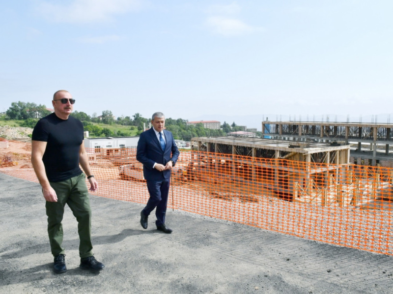Prezident İlham Əliyev Şuşa şəhər xəstəxanasında aparılan tikinti işləri ilə tanış olub - YENİLƏNİB