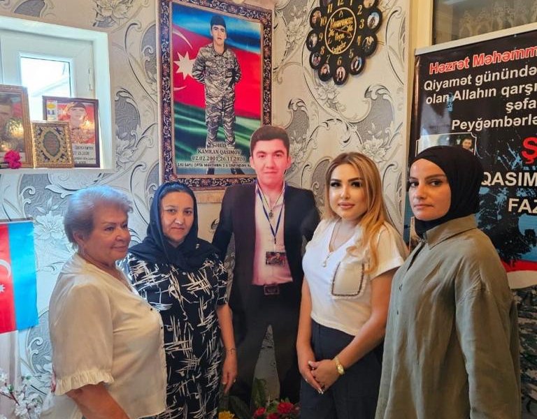 Bu gün Milli Dəyərlərin Qorunması İctimai Birliyinin rəhbər və  üzvləri 44 günlük Vətən Müharibəsi Şəhidi Qasımov Kamran Fazil oğlunun evində onun ailəsini ziyarət etdilər