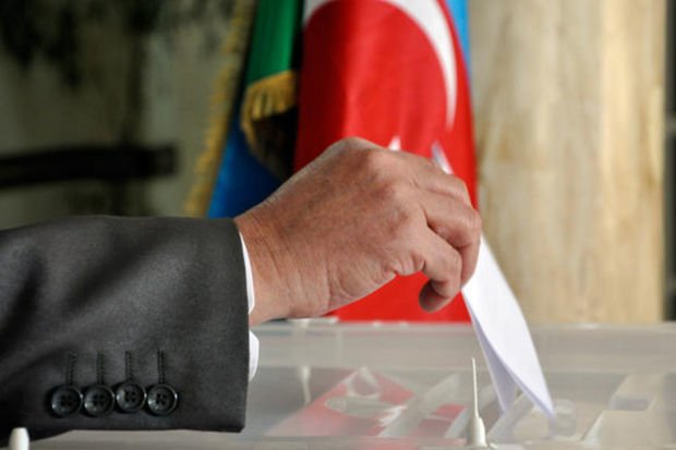 Prezidentliyə namizədliyinin irəli sürülməsi təsdiqlənən daha 2 şəxsin imza vərəqələri MSK-ya təqdim olunub - YENİLƏNİB