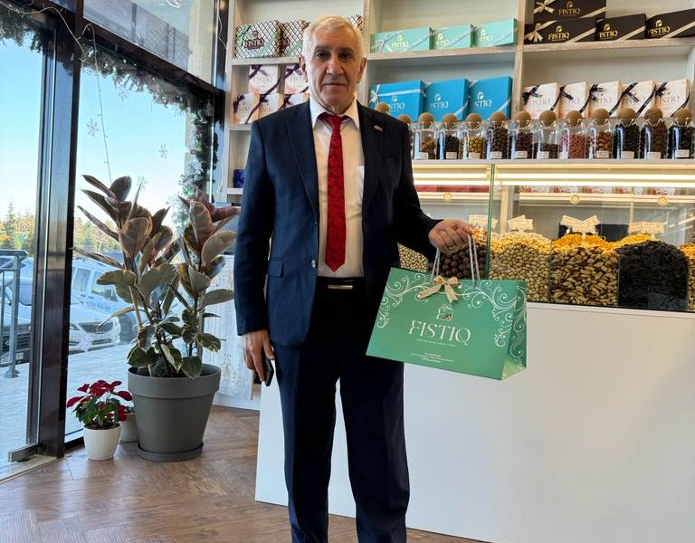 FISTIQ GÖZƏL DAD HƏDİYYƏLƏR MAĞAZASI VETENİM AZERBAYCANDIR AZ.İNFORMASİYA PORTALINA HƏDİYYƏ BƏXŞ ETDİ.