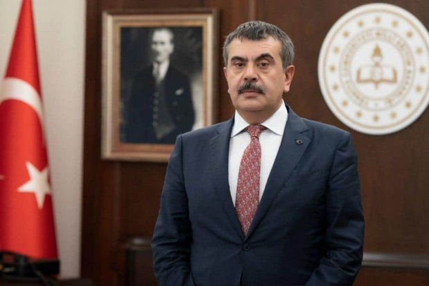 Türkiyənin təhsil naziri Fəxri və Şəhidlər xiyabanlarını ziyarət edib