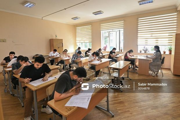 Bu gün 53 mindən artıq şagird buraxılış imtahanı verib - YENİLƏNİB