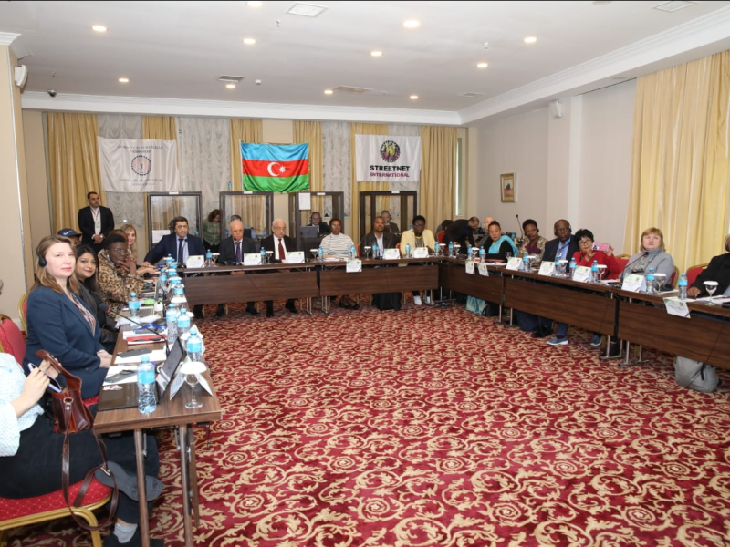 Küçə və bazar satıcılarının fəaliyyətinin qanuniləşdirilməsi, əmək və sosial hüquqlarının müdafiəsi ilə bağlı təkliflər səsləndirilib