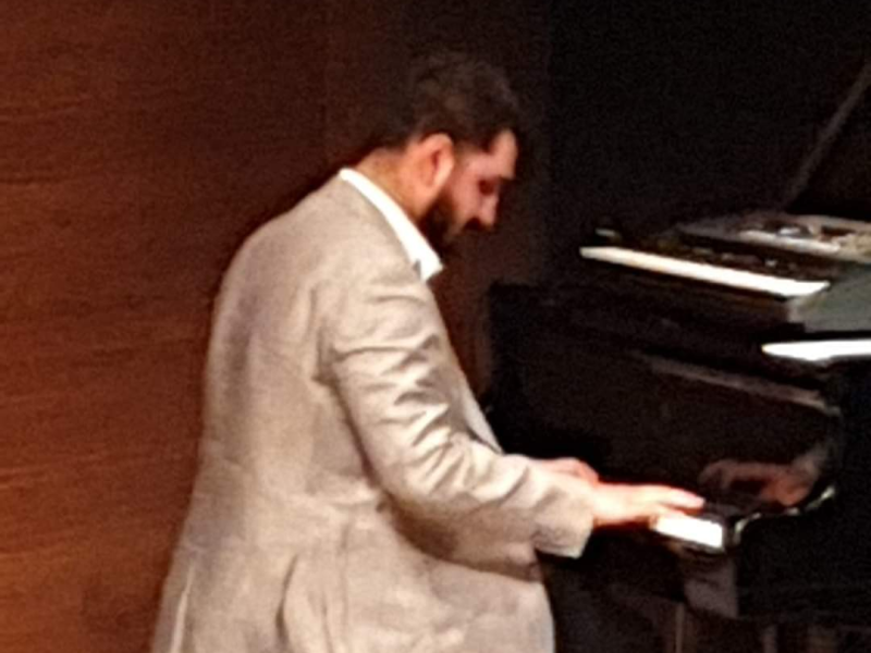 GƏNC MÜĞƏNNİ RİAD AGANIN SOLO KONSERTİ MÜVƏFFƏQİYYƏTLƏ KEÇDİ.