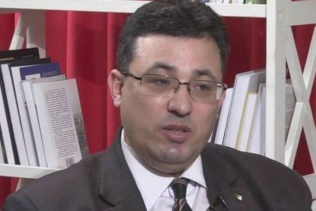 Ramdan Auraq: “Makron küsmüş şıltaq uşaq kimi davranır” - MÜSAHİBƏ