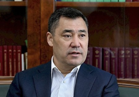 Qırğızıstan Prezidenti Ulu Öndər Heydər Əliyevin məzarını ziyarət edib