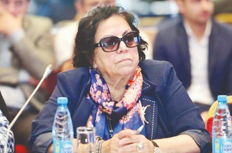 Cəmiyyətdə qadınların rolu artır
