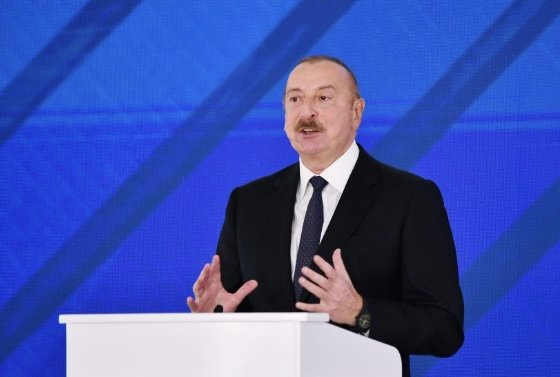 Prezidentlər sərgi ilə tanış oldu