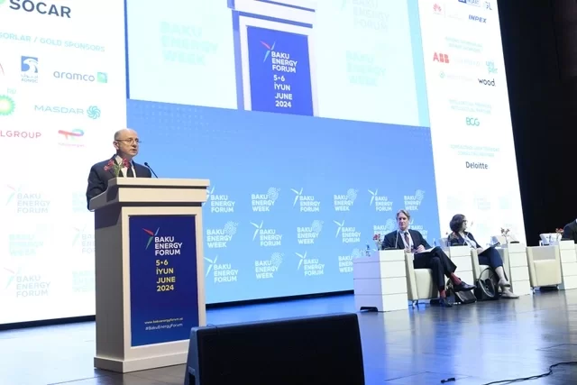 Bakı Enerji Forumunun ikinci günü başlayıb - FOTO