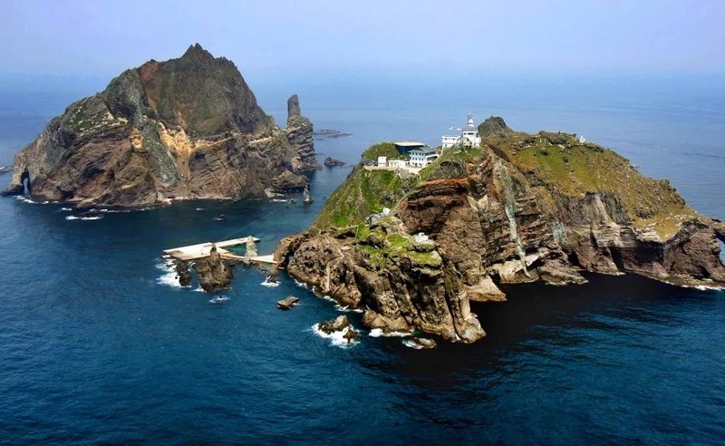 Qarabağ və Dokdo: mübahisəli ərazi deyil, qonşuları tərəfindən göz dikilmiş ərazilərdir.