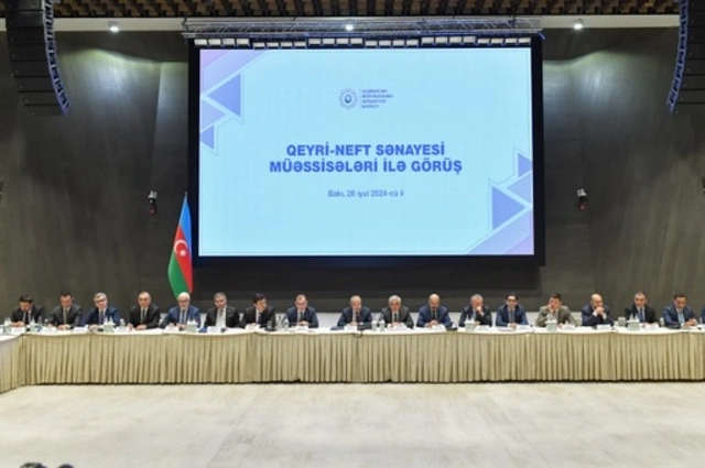 İqtisadiyyat Nazirliyində qeyri-neft sənayesi üzrə fəaliyyət göstərən sahibkarlarla görüş keçirilib - FOTO - YENİLƏNİB