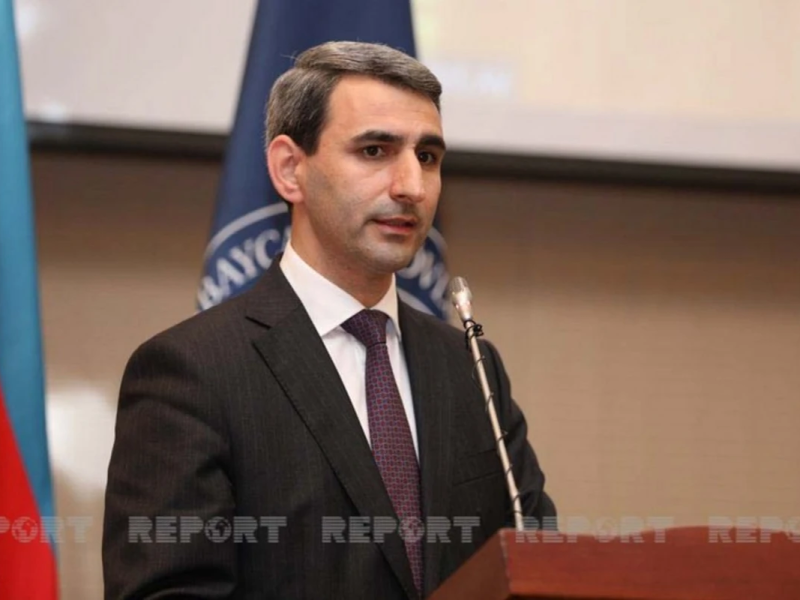 ADY sədri Rövşən Rüstəmov səs verib