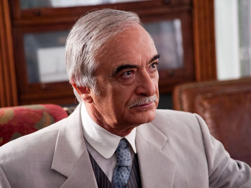 Putin Polad Bülbüloğlunu "Aleksandr Nevski" ordeni ilə təltif edib
