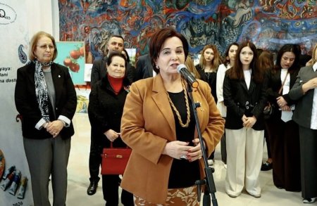 Gəncə şəhər Dövlət Filarmoniyasında 11 aprel tarixində sərgi təşkil edilmişdir.